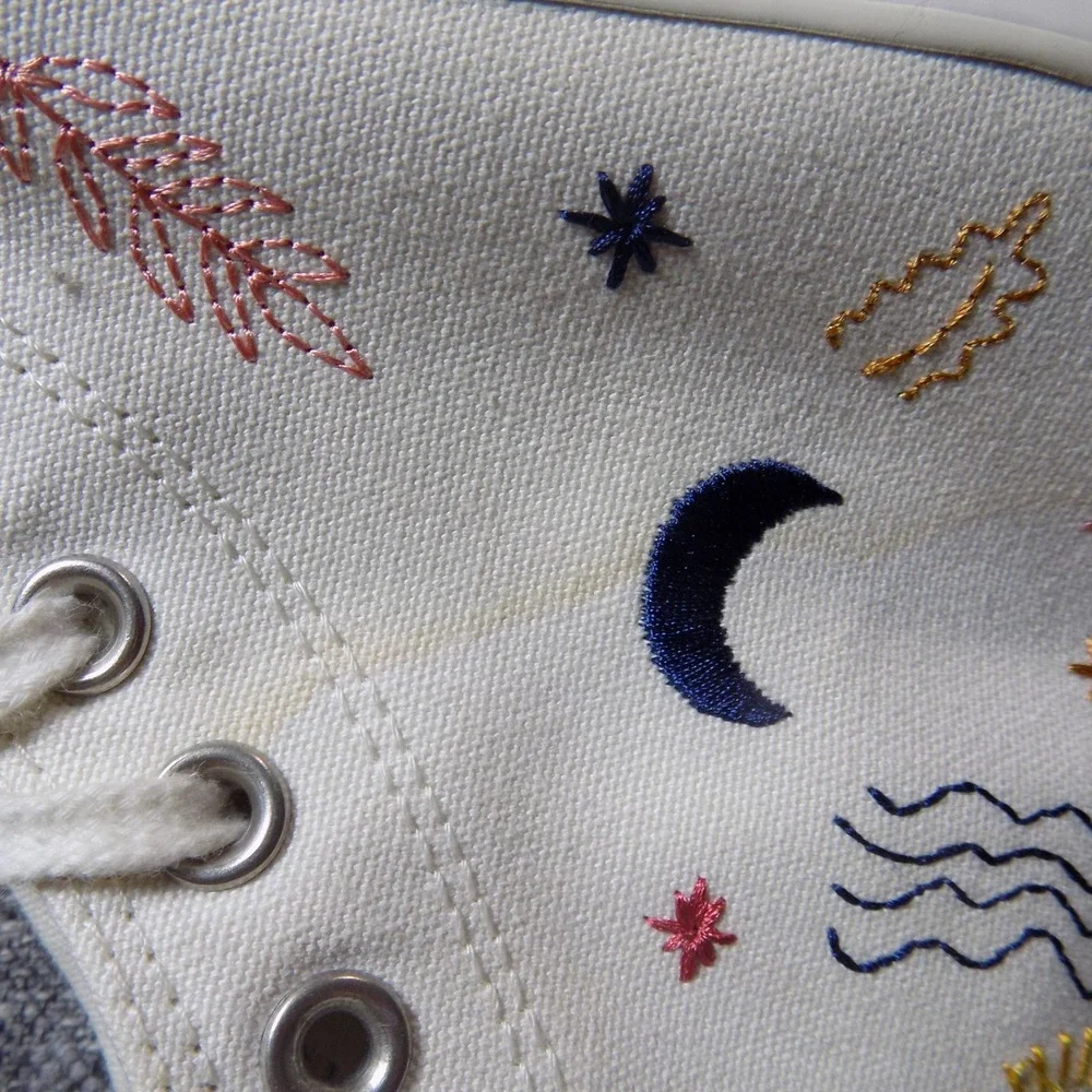 Converse Chuck Taylor High Top Womens 8.5 White Good Embroidered Celestial